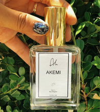 Load image into Gallery viewer, Akemi - Perfume (Retro Bottle)