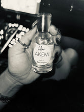 Load image into Gallery viewer, Akemi - Perfume
